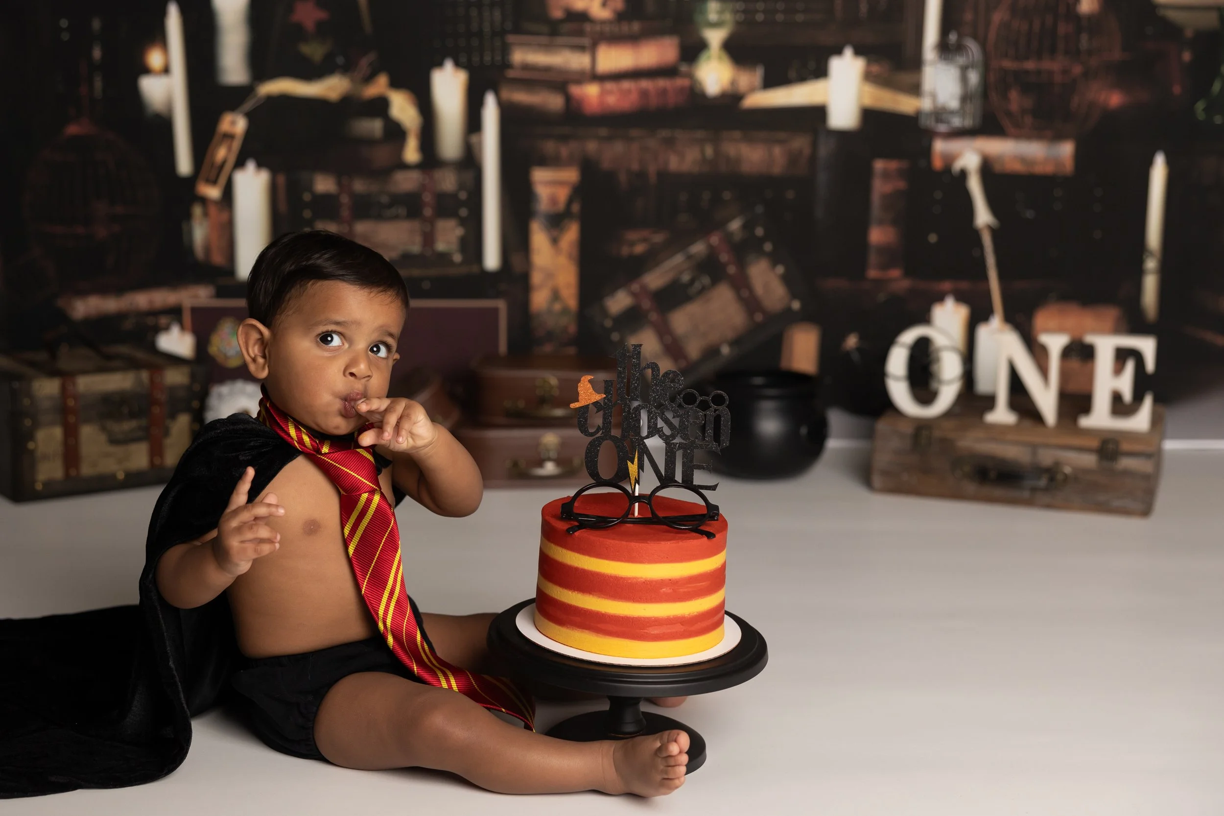 Harry Potter cake smash – first birthday boy with themed cake and magical setup