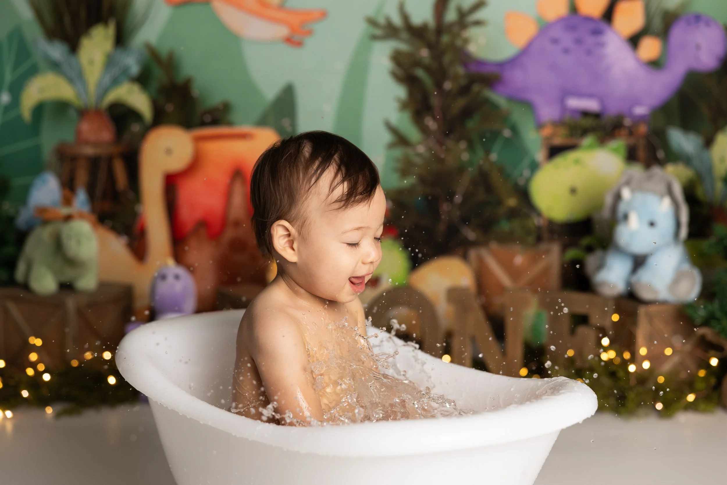 Cake smash bath photo – dinosaur theme first birthday session