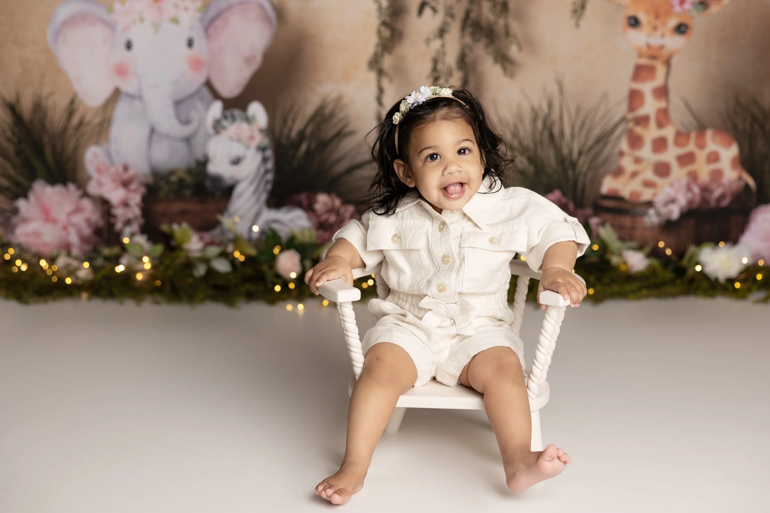 Girl safari cake smash theme – first birthday girl portrait with soft jungle setup