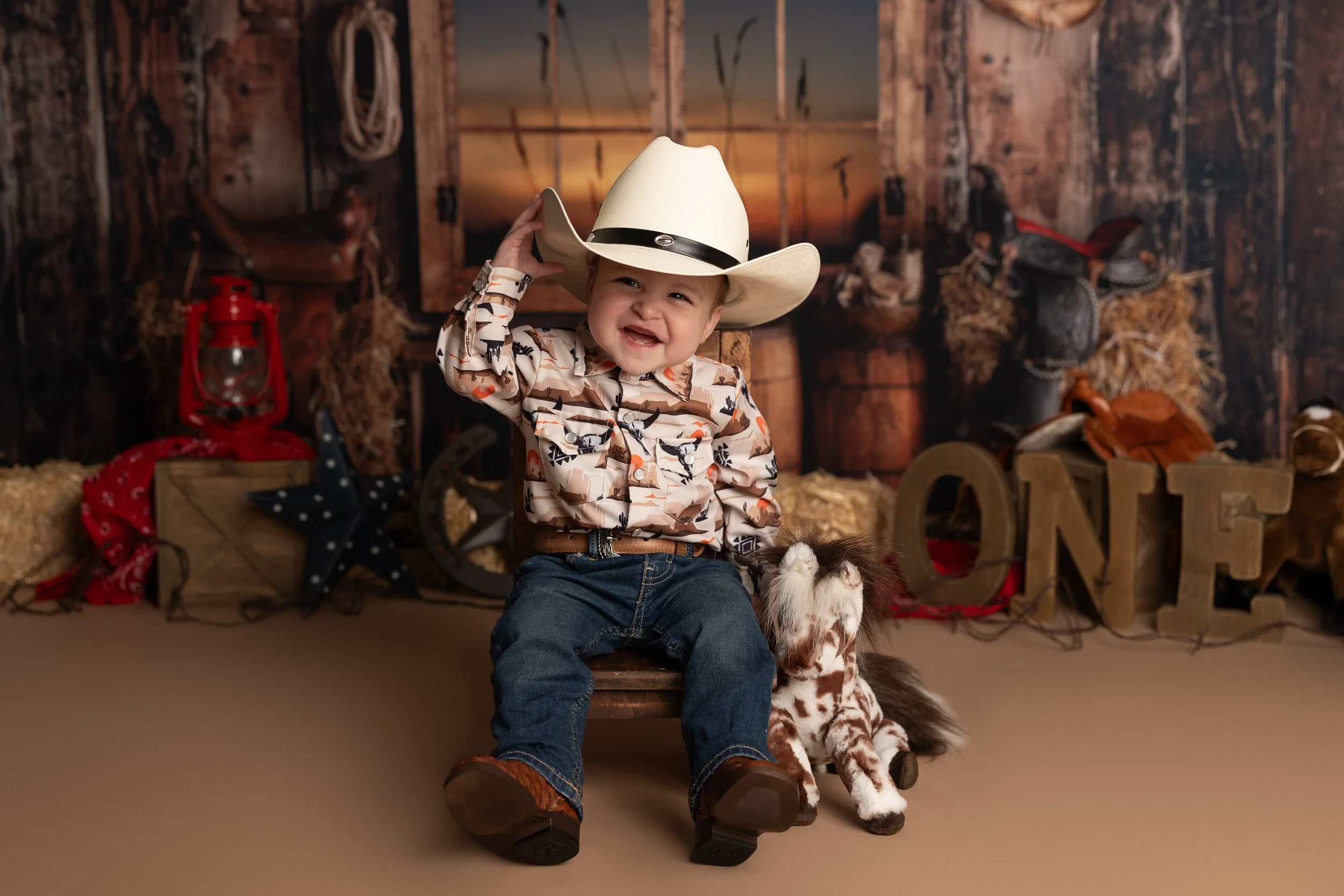 Cowboy cake smash theme – first birthday boy portrait with western setup