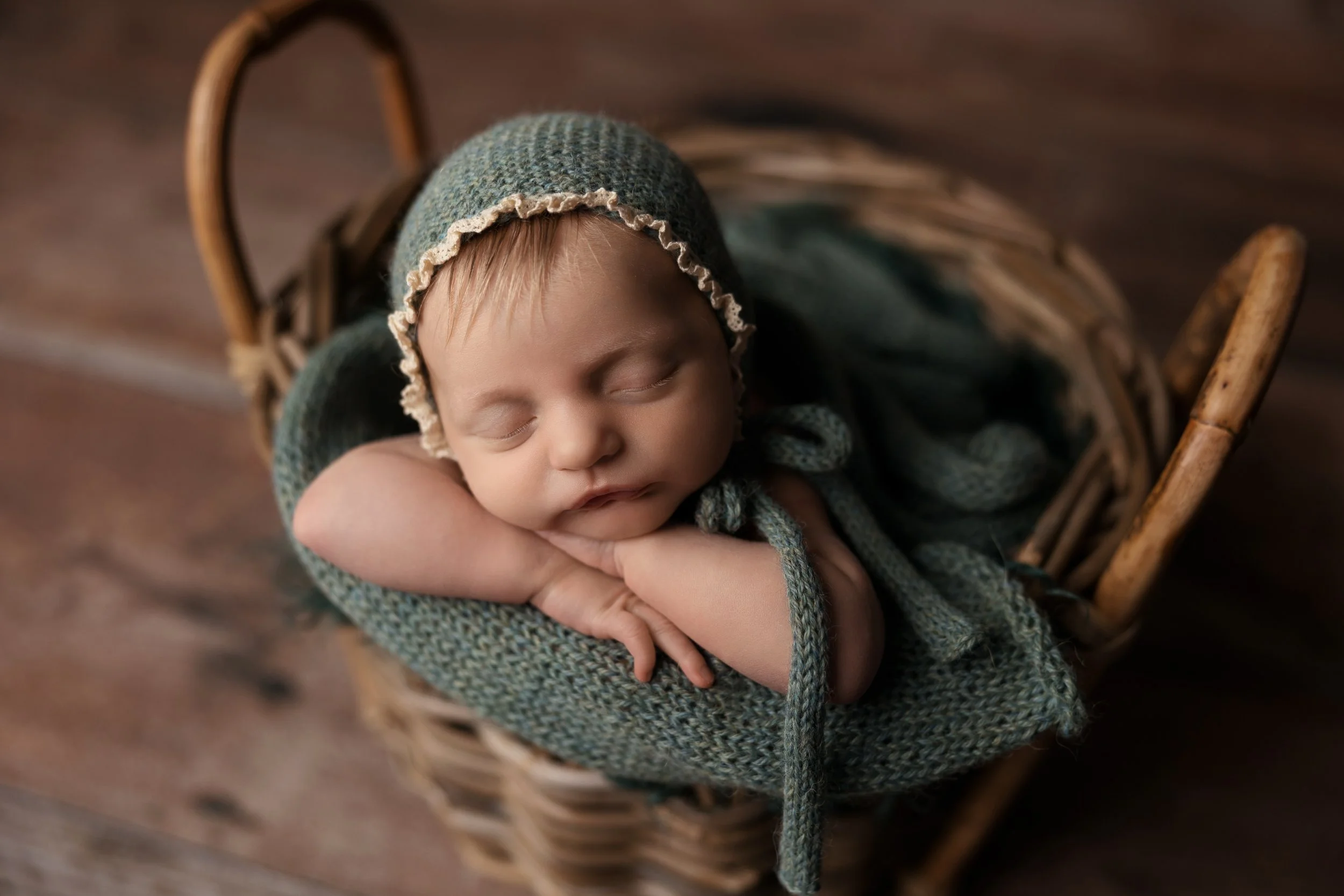 How I Soothe Babies During Newborn Sessions (And Why It Usually Works)