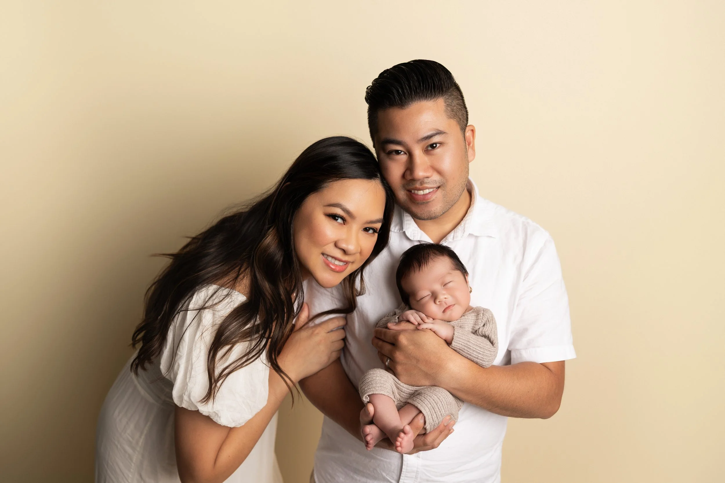 What to Wear for Newborn Family Photos (Complete Guide for Parents)