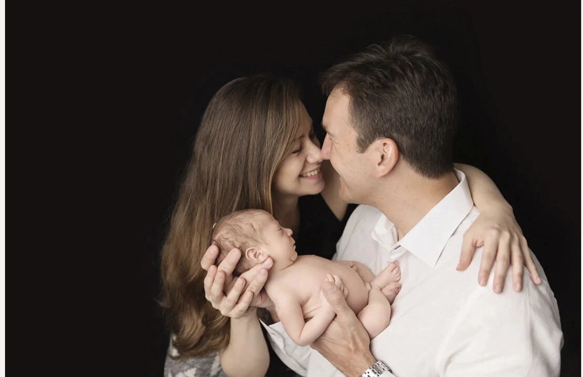 When Should Your Book Your Newborn Session? (And When Should It Actually Take Place?)