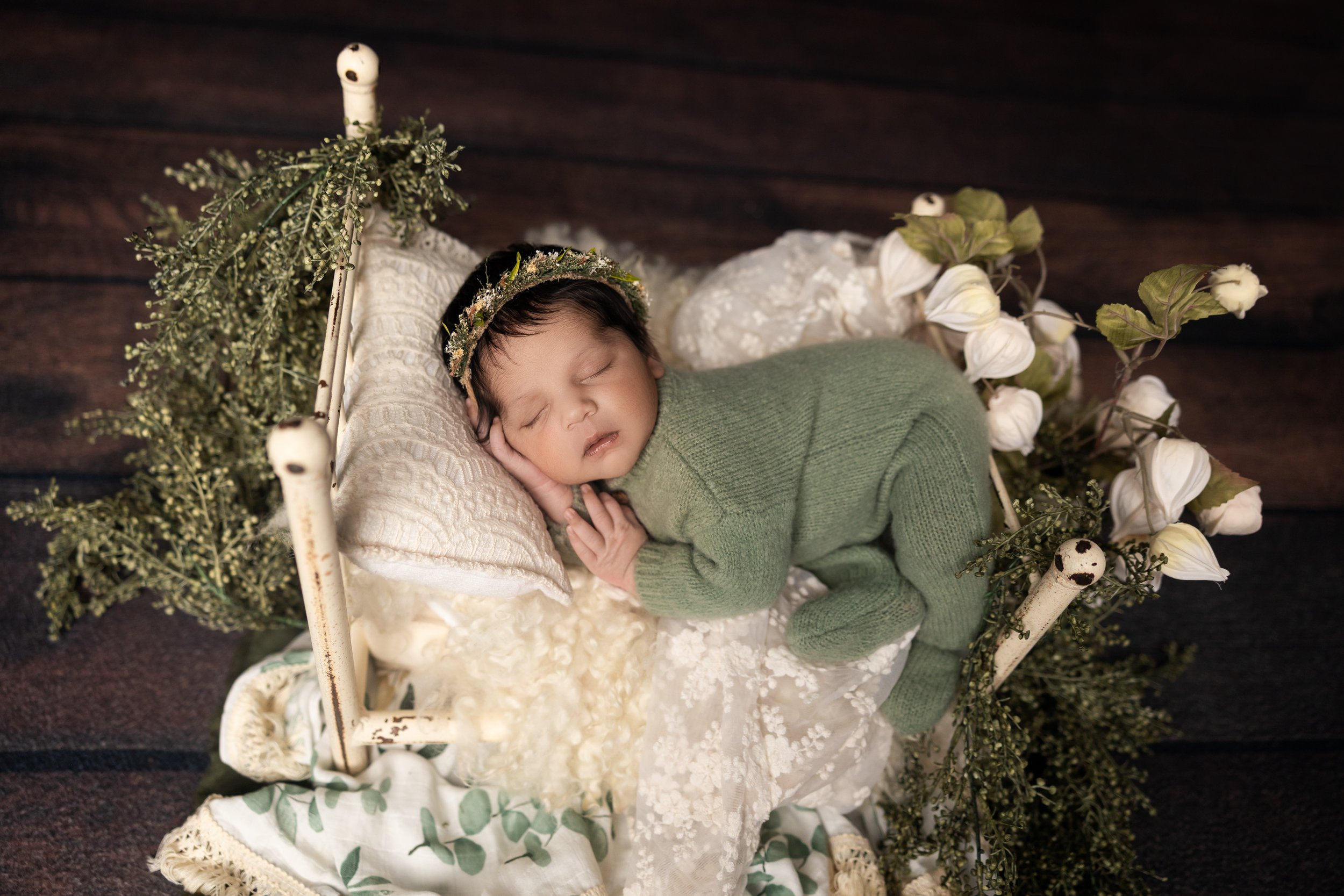 Garden-Inspired Newborn Bed Styling