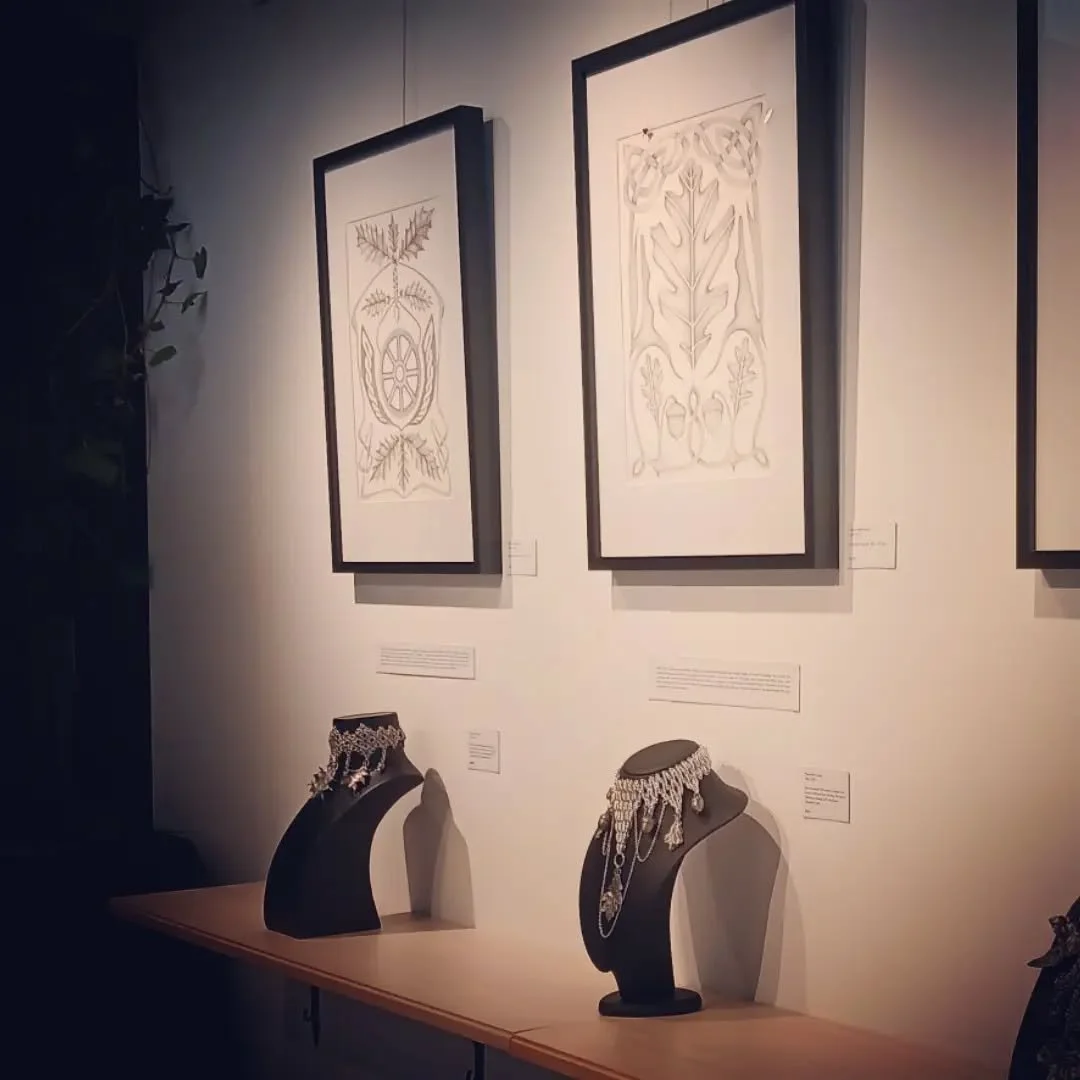 A sneaky peek for you of our gorgeous mini show "Undergrowth" opening today from 2pm! It is stunning!! Come on down, it's a beautiful day! Open til 5pm today ❤️
@wild.incantations @artwith.alana , epic job! 🙌