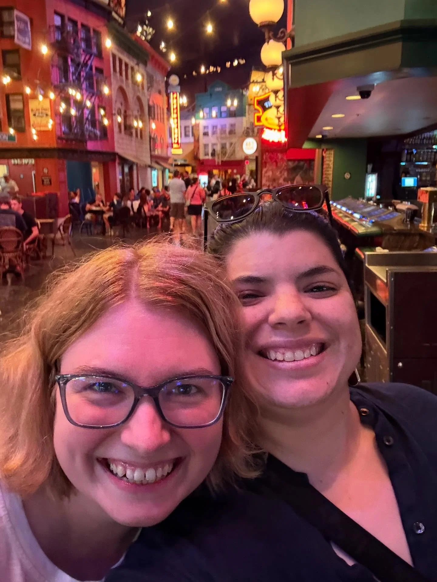 Vegas Baby! With @tsdca_official &amp; @kisforklaudia 

#vacation #sound #designer #friendship