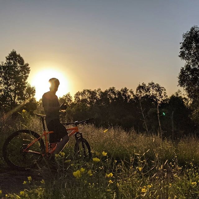 Sunset on a super solid few months of riding thanks to Colonel Covid. It'll be tough to keep the motivation going throughout Winter but looking forward to tackling the Vic Divide 550 with @chrisryantaylor in 4 or 5 months time.