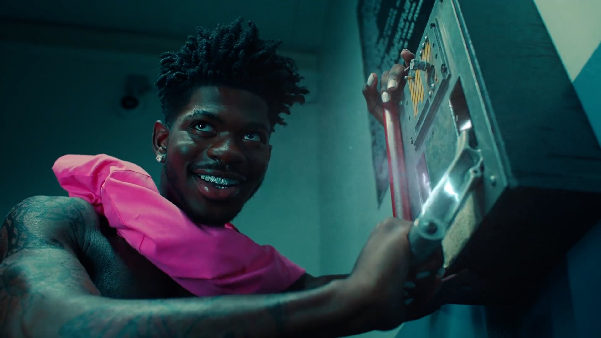 Drake - HYFR (Hell Ya Fucking Right) (Explicit) ft. Lil Wayne.00_15_07_22.Still819.jpg