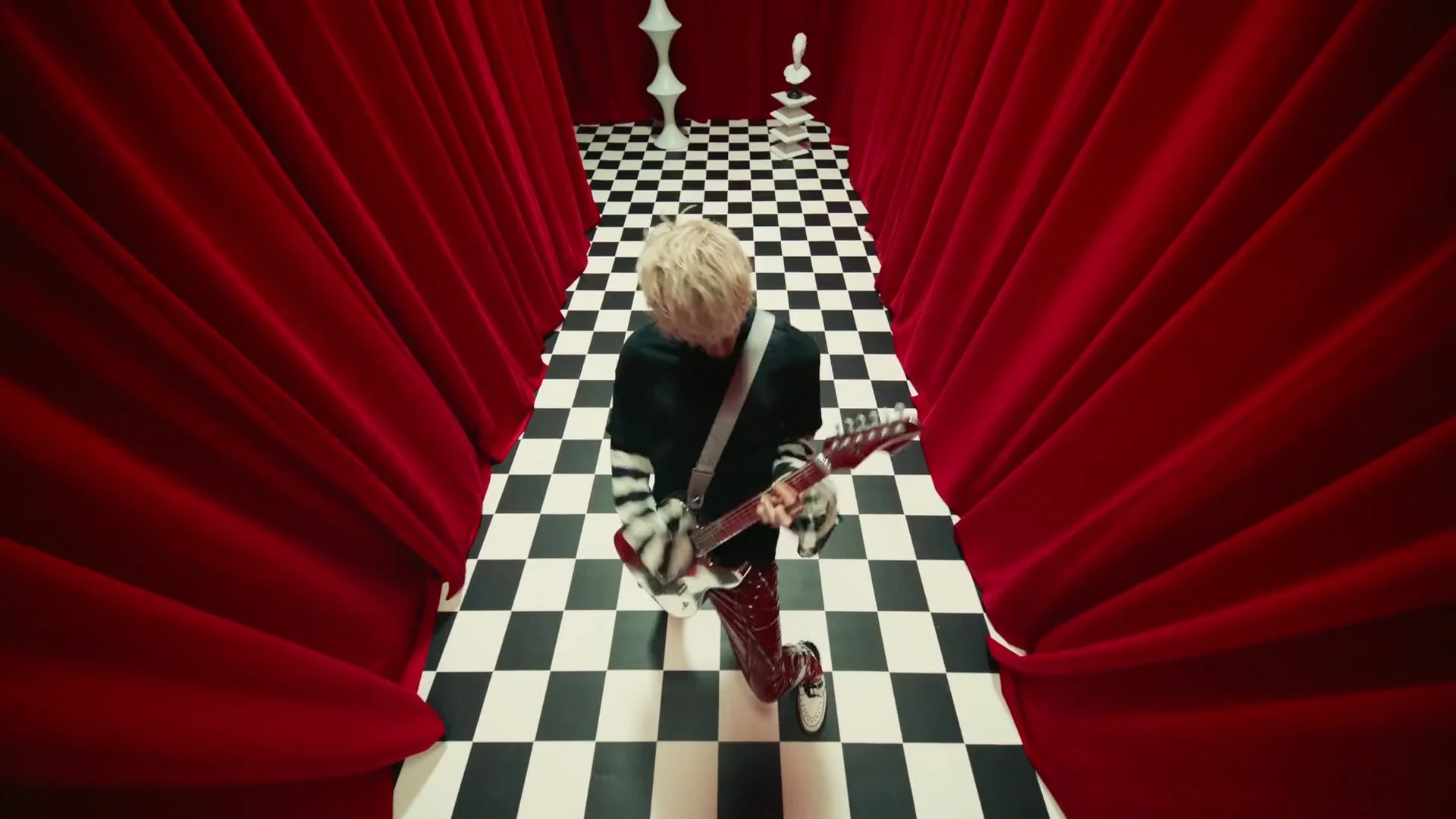 Nicki Minaj ft. Lil Baby - Do We Have A Problem (Official Music Video).00_15_05_18.Still060.JPG