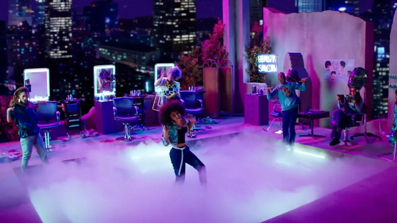 Drake - HYFR (Hell Ya Fucking Right) (Explicit) ft. Lil Wayne.01_38_06_06.Still472.jpg