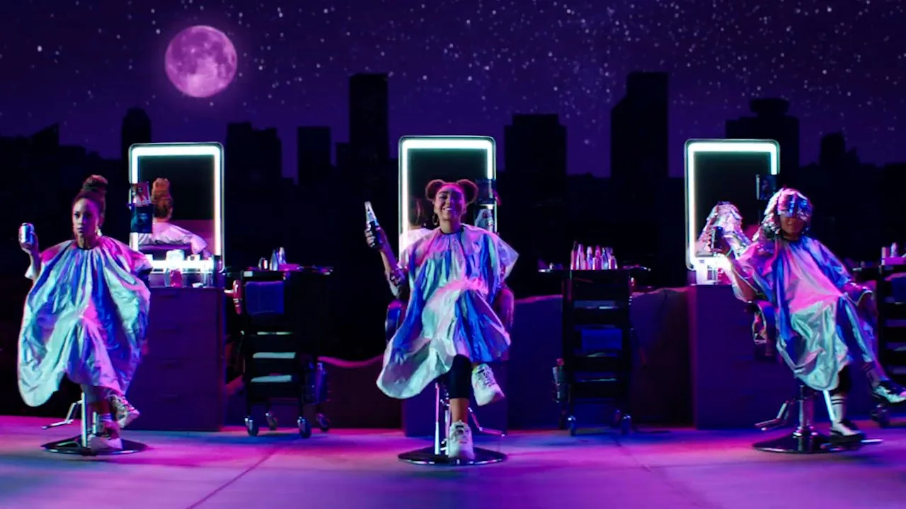 Drake - HYFR (Hell Ya Fucking Right) (Explicit) ft. Lil Wayne.01_37_57_22.Still470.jpg