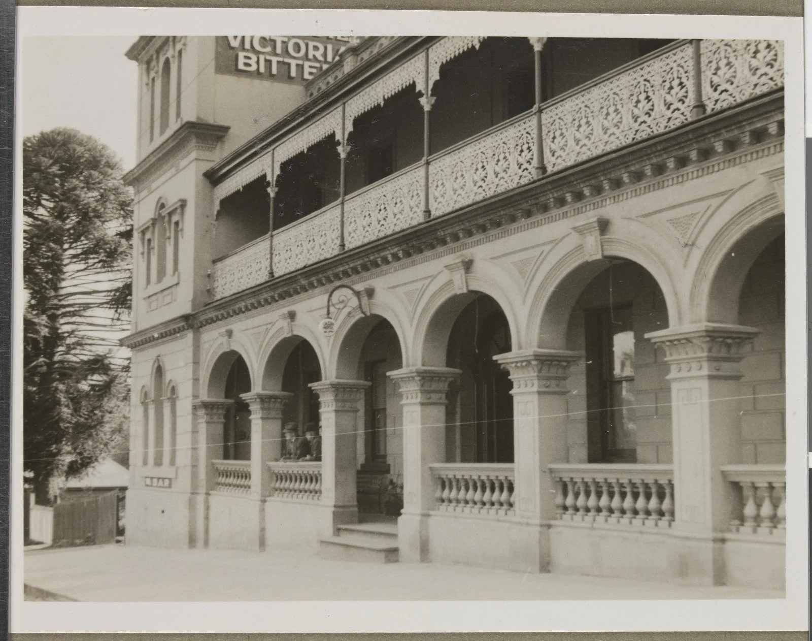 Grand Hotel, Yarra Glen 1949