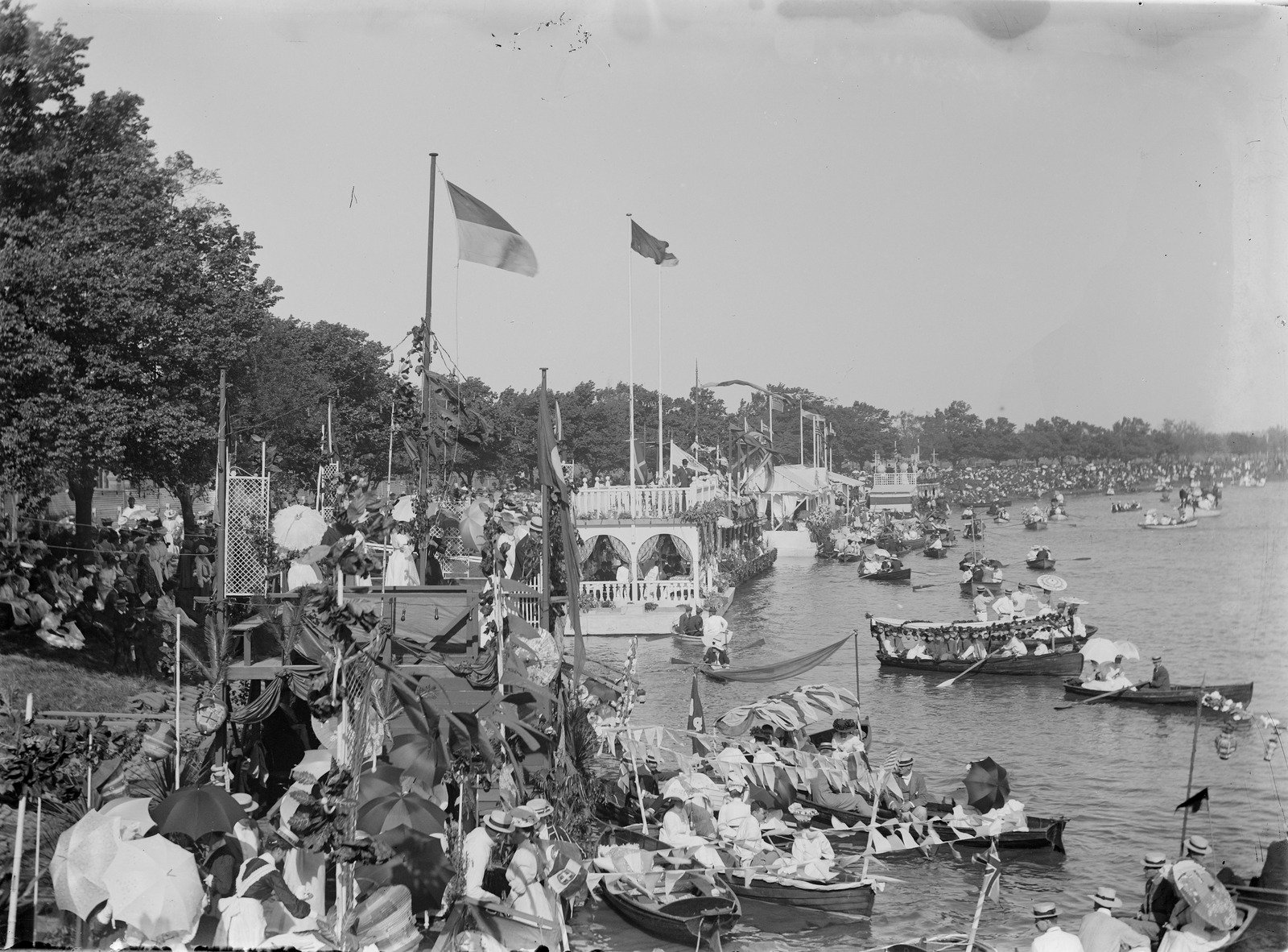 Decorated boats and floating pavilions - Henley on Yarra 1900-1914 3