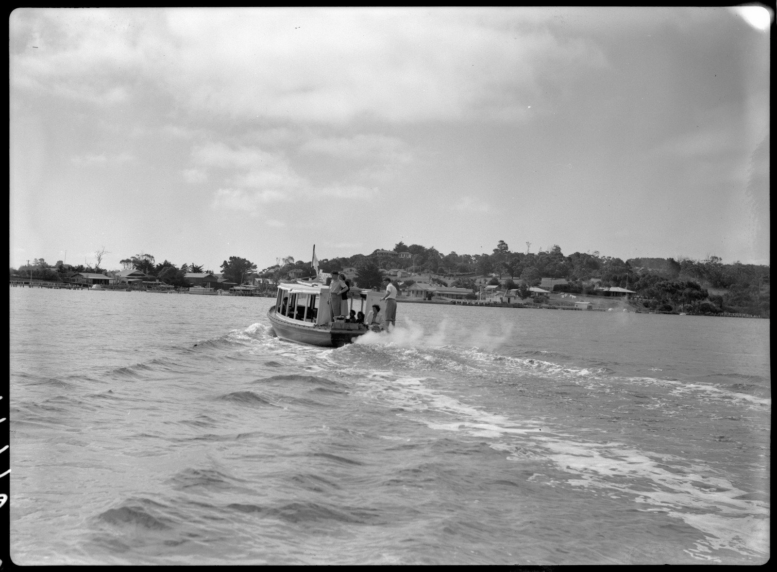 Launch traveling towards township of Metung, Metung Tourism Photo 1946