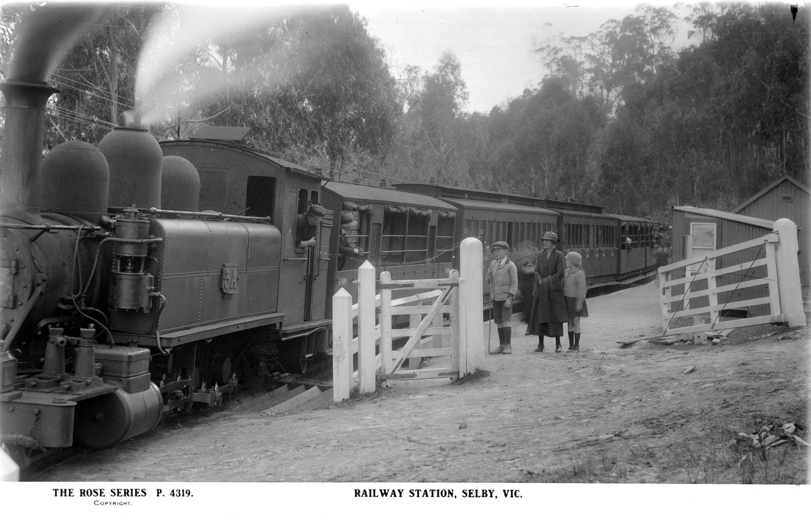RAILWAY STATION, SELBY 1920-50 Puffing Billy