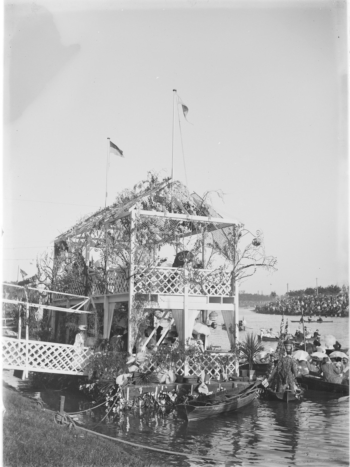 Decorated boats and floating pavilions - Henley on Yarra 1900-1914 4