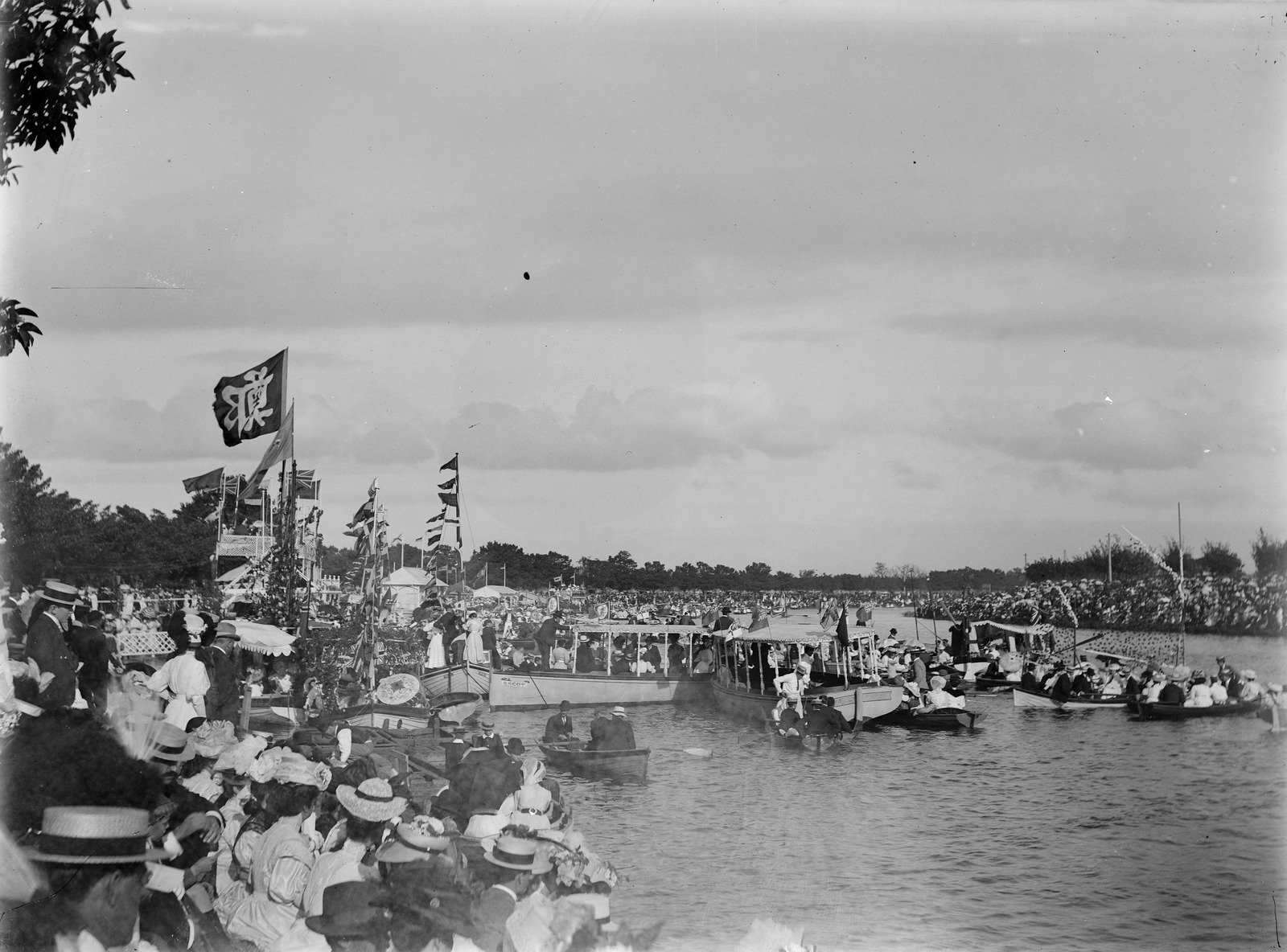 Decorated boats and floating pavilions - Henley on Yarra 1900-1914 5