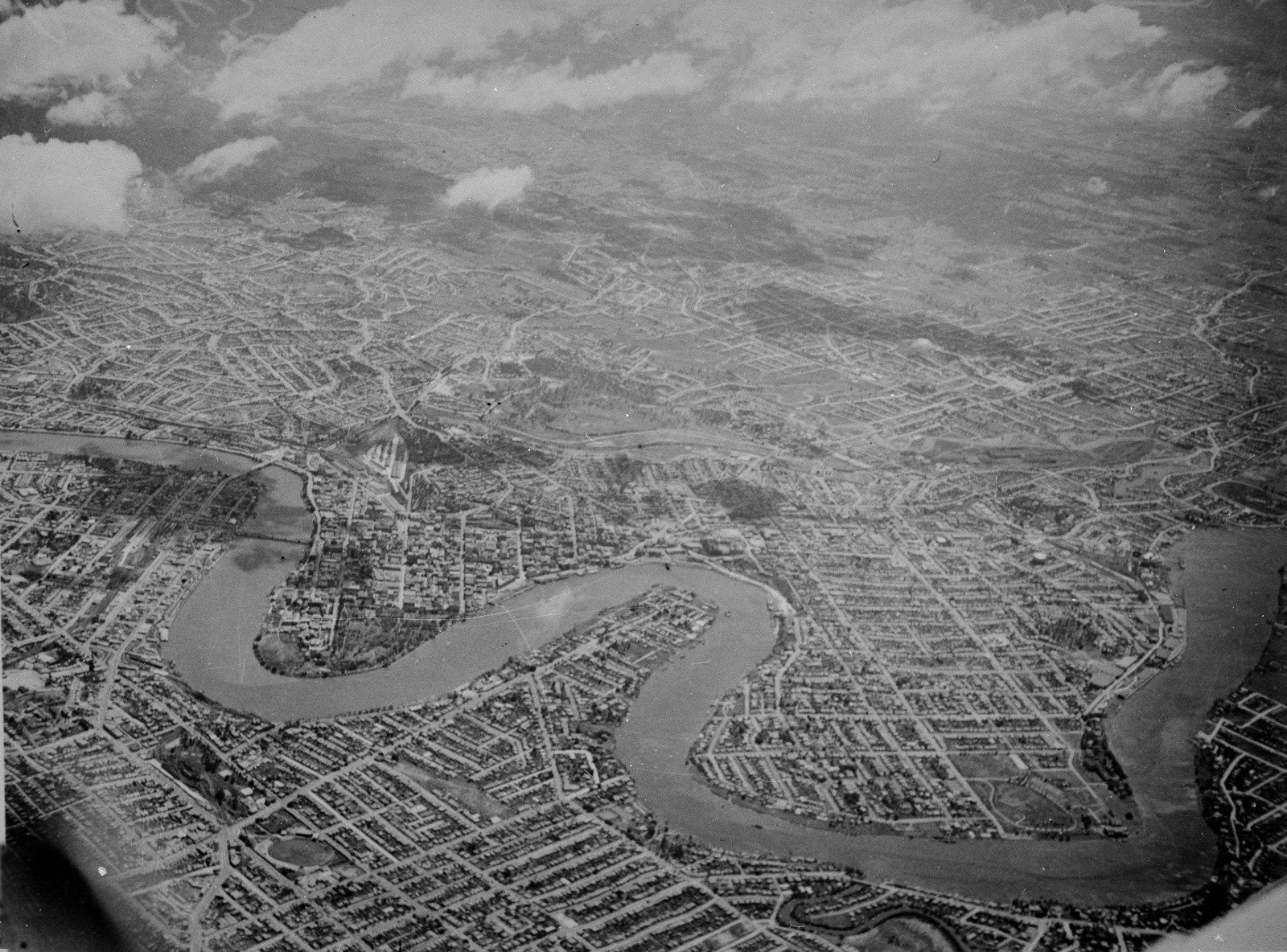 Aerial view of Brisbane, ca. 1936 (great but not sharp)