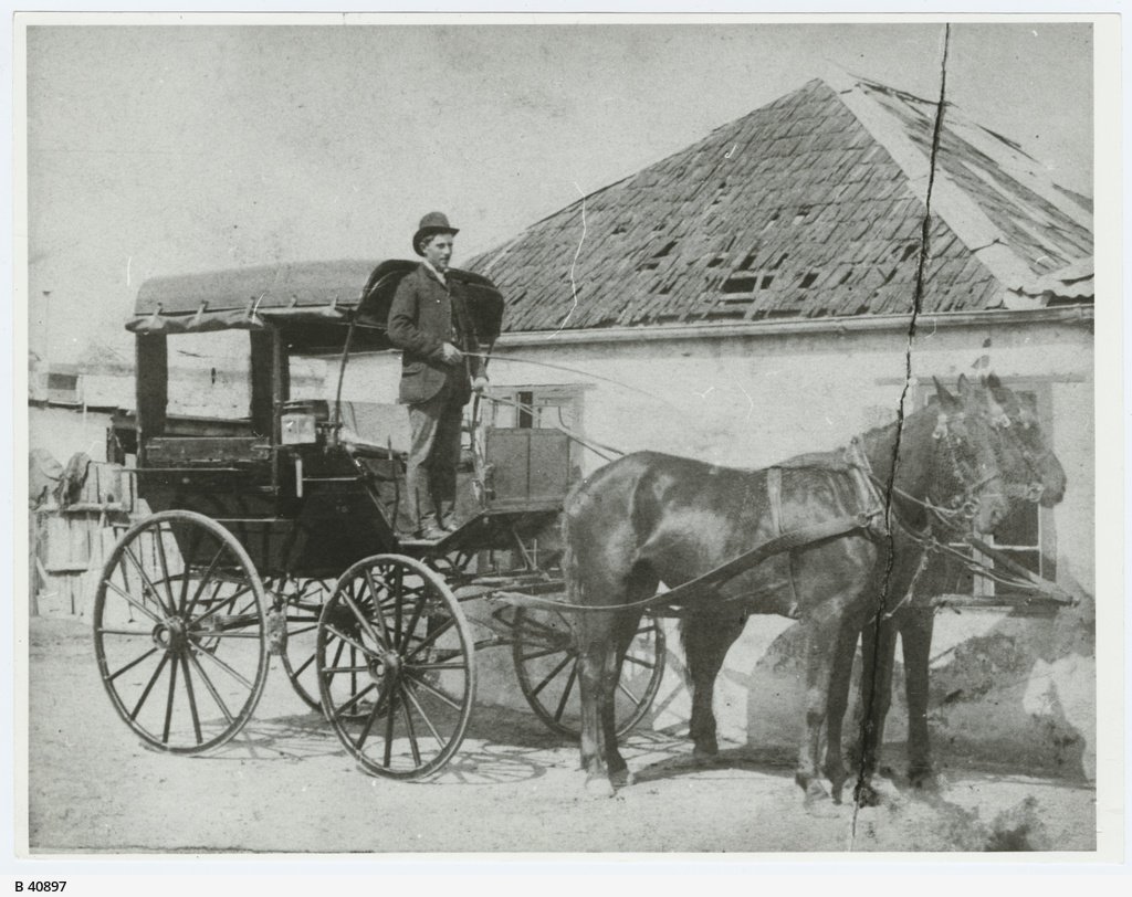 Horse-cab at Norwood (taxi), the driver is possibly Mr.Pulman 1904
