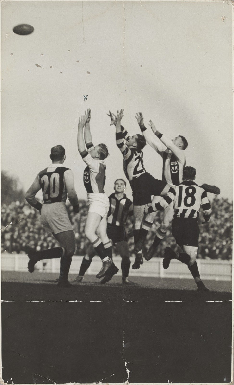 Marking contest, St. Kilda vs Collingwood football match 1935-45