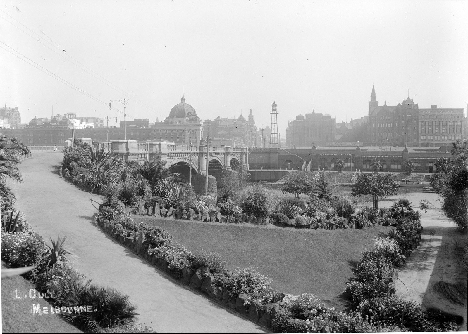 View of Alexandra Gardens and the Yarra River 1900