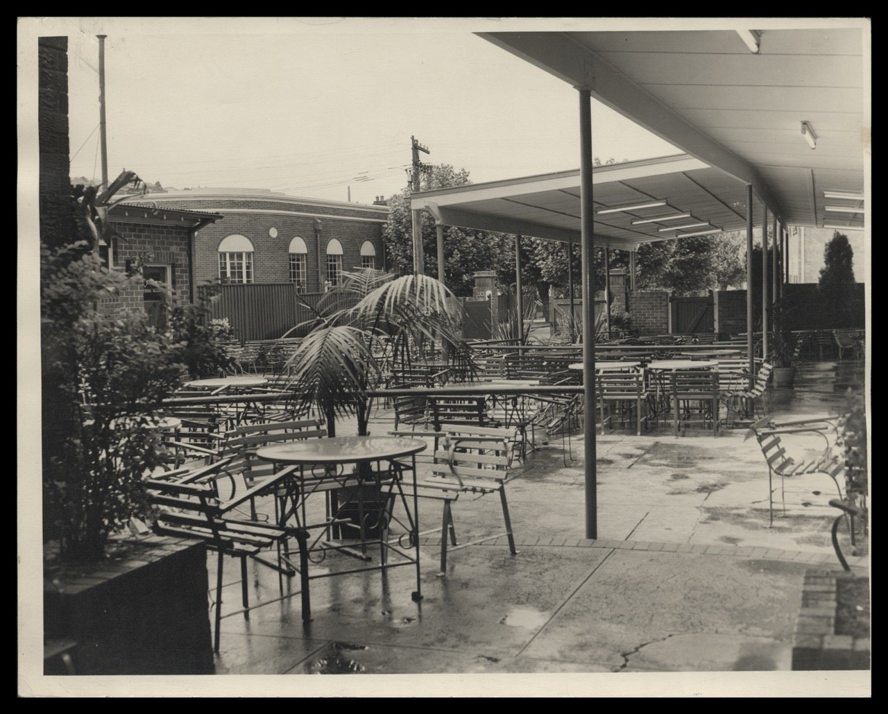 Golden Sheaf Hotel, Double Bay Outdoor bar 1936
