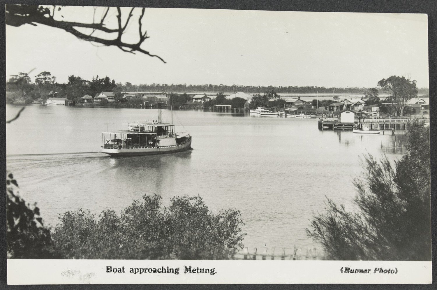 Metung Boat Approaching
