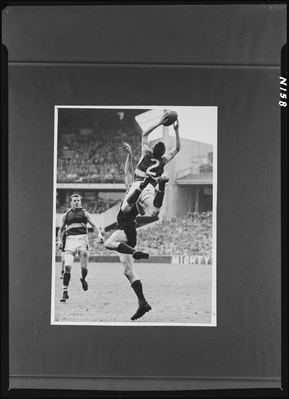 N158 Lift from chest while leaping for ball PROV