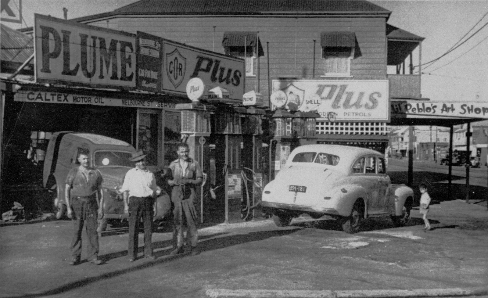 Mechanics outside a West End garage in Brisbane, ca. 1950