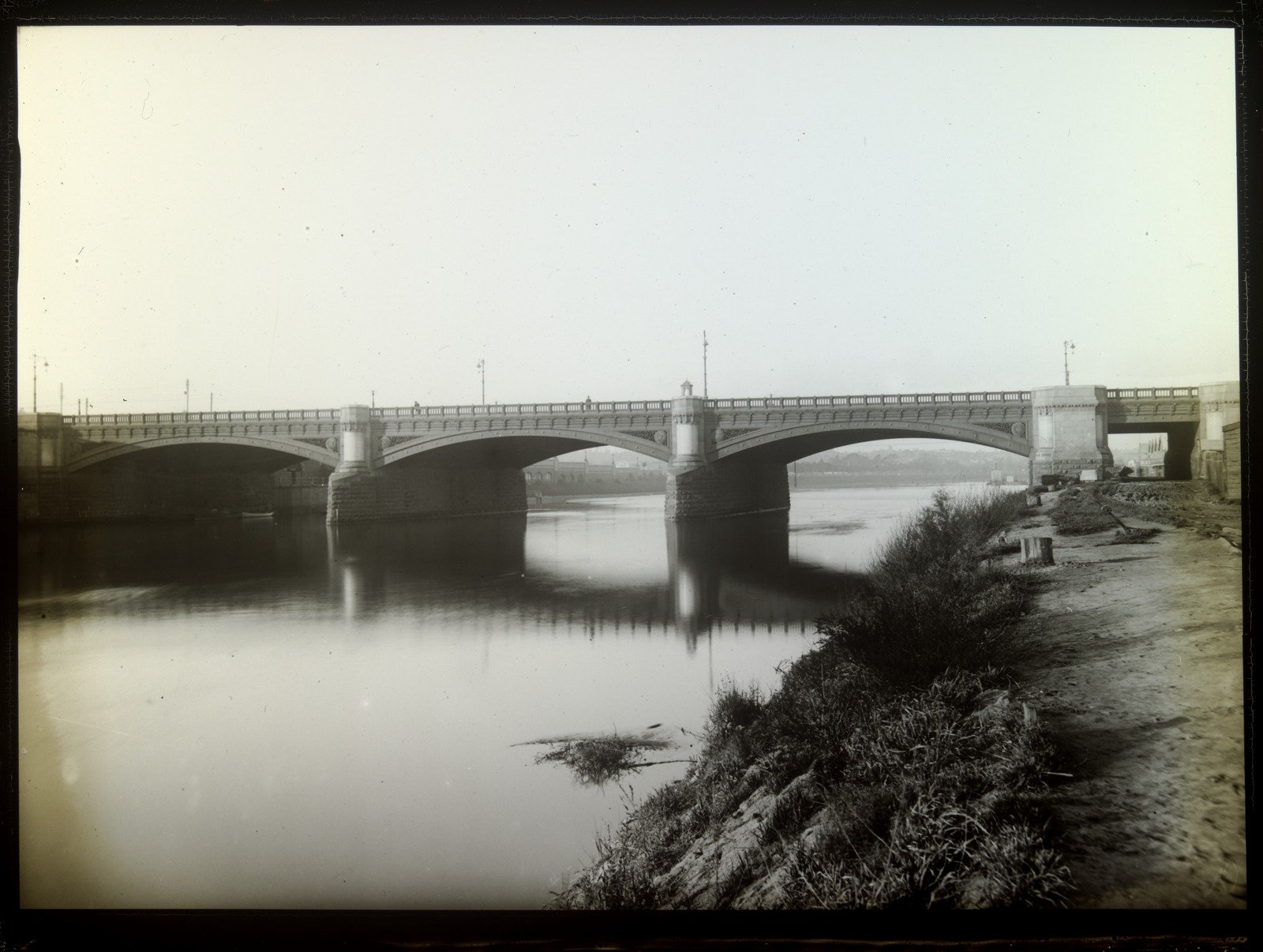 River Yarra and Princes Bridge, looking East 1900s