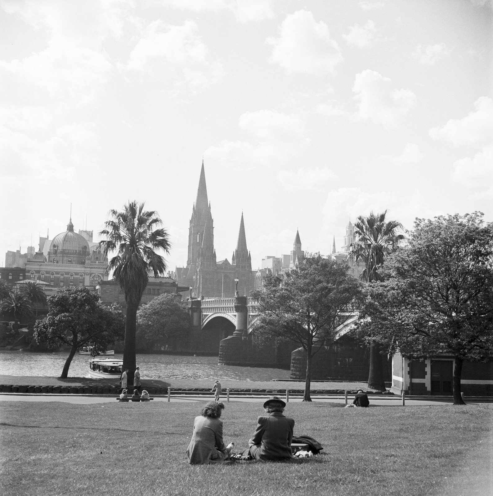 Princes Bridge, St. Paul's, Swanston Street, 1940