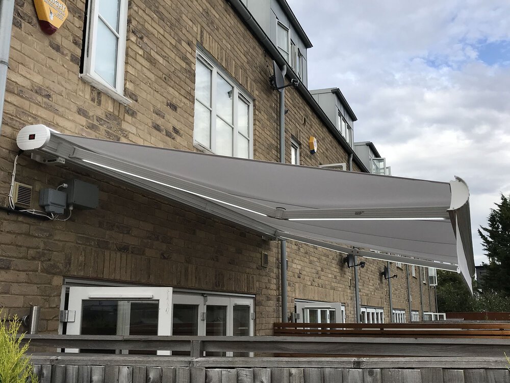 LONDON PROJECT GREATER LONDON | PARS PLUS LUXE CASSETTE AWNING | Awning System