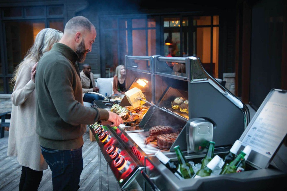 PRO825RSBIPSS-3-Web-Gallery-06-Prestige-Pro825-3-Life-Man-and-Woman-Grilling-Dusk-On-Deck.jpg