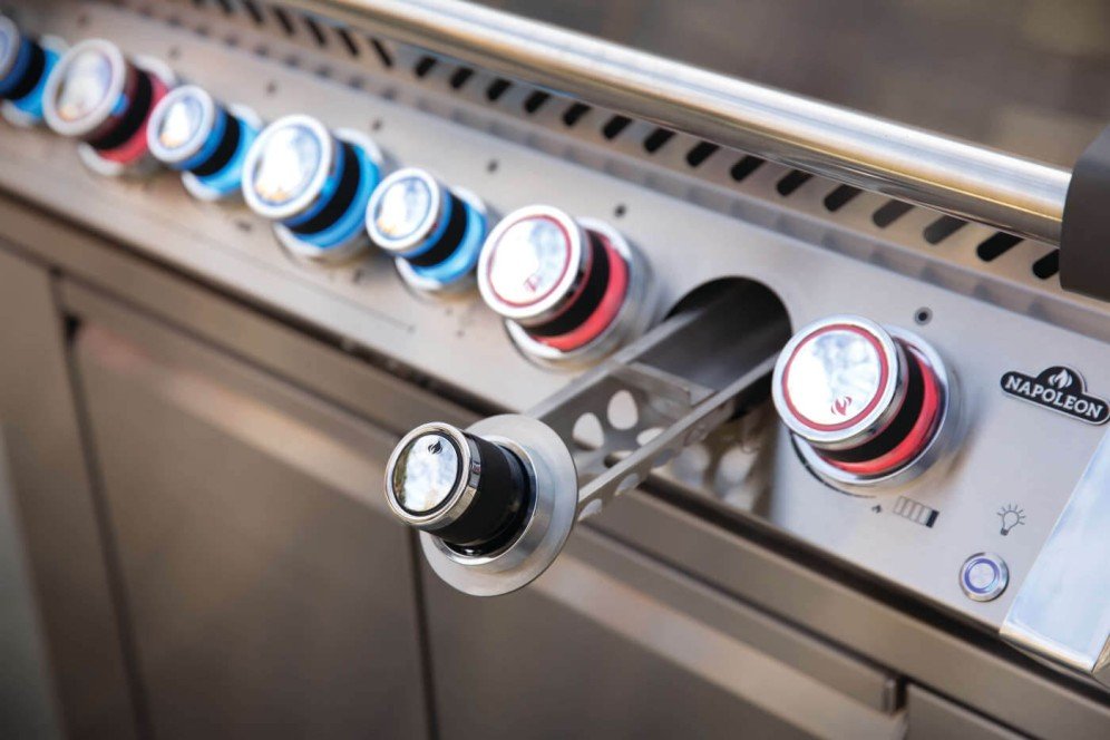 PRO665RSIBPSS-3-Web-Gallery-07-Prestige-Pro665-3-Feature-Smoker-Tube.jpg