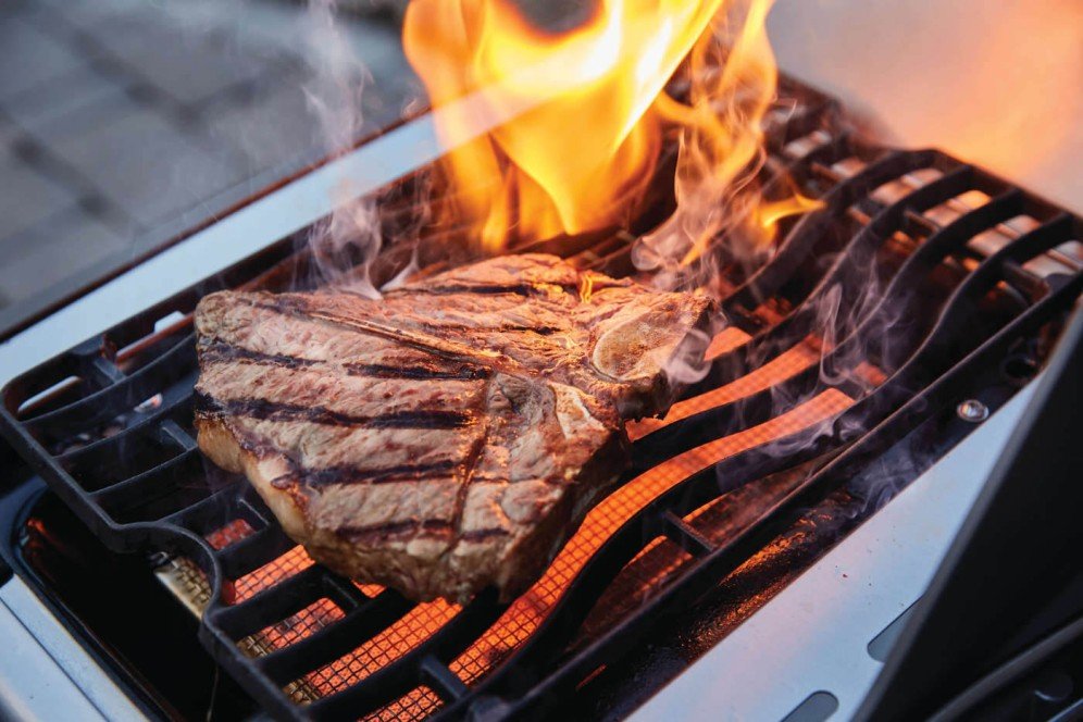 RSE625RSIBPSS-1-Web-Gallery-07-Rogue-RSE625RSIBPSS-Life-Detail-Food-Steak-Side-Burner-2.jpg