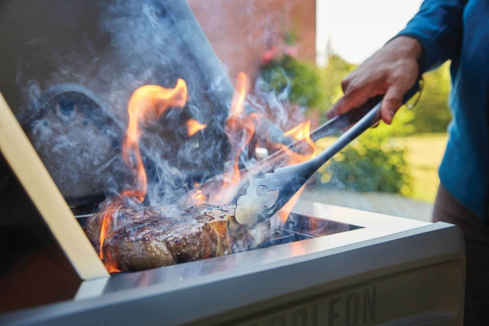 RXT625SIBPSS-1-CH-Web-Gallery-06-Rogue-RXT625RSIBPSS-Life-Detail-Food-Steak-Tongs-1.jpg