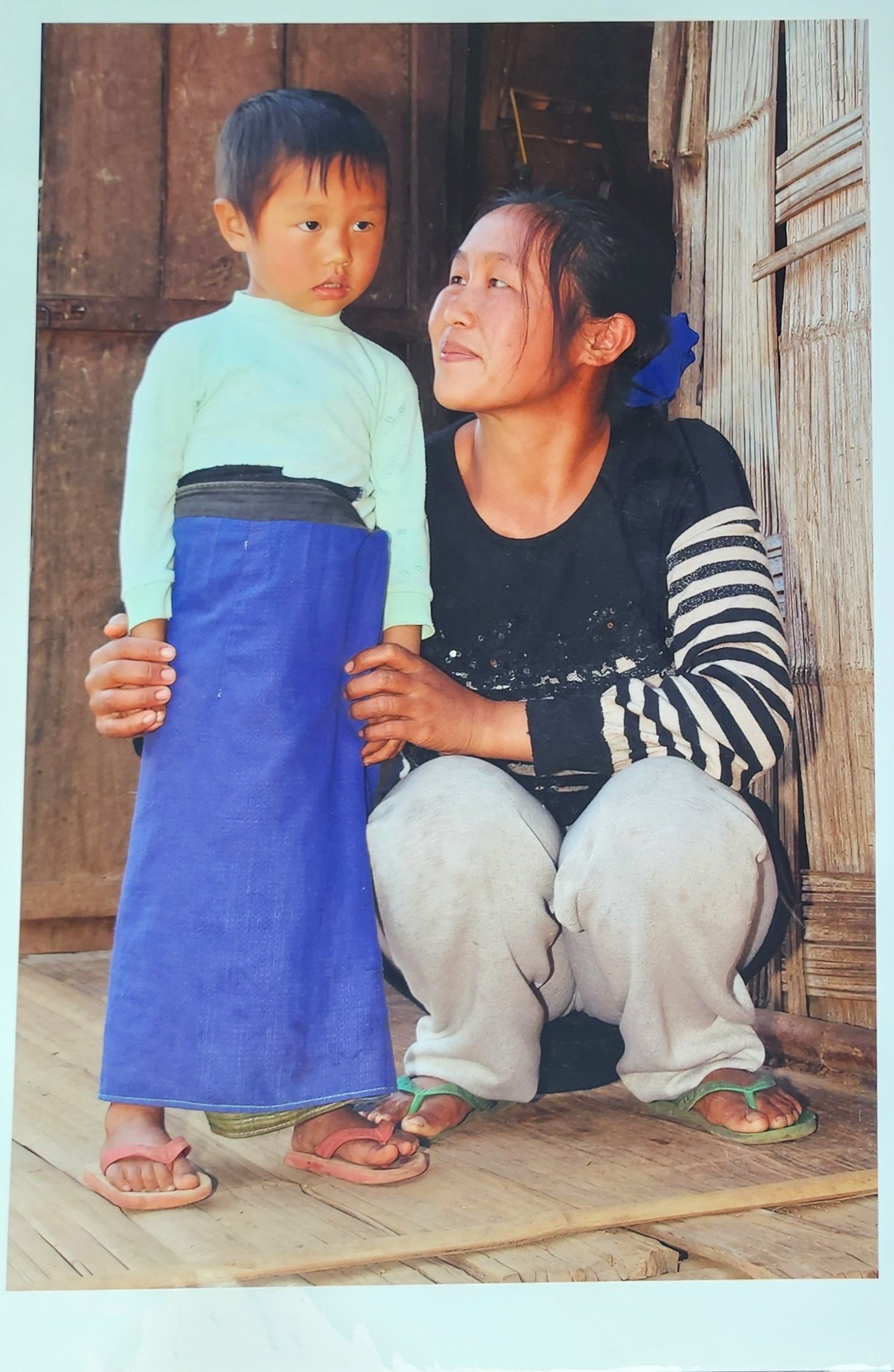 #25 Mother and child. Village outside Lashio (Shan State)