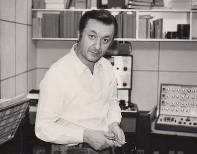 Piero_Umiliani_ritratto_nel_suo_studio.jpg