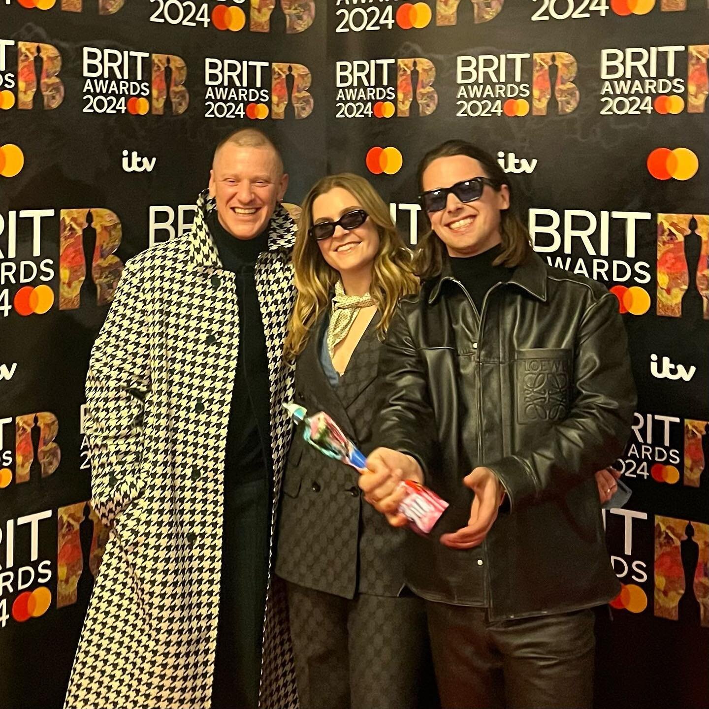 Congratulations to @jungle4eva on their @brits award for Best Group followed by their incredible performance of Back on 74. 

🏆🌋🏆🌋🏆🌋🏆