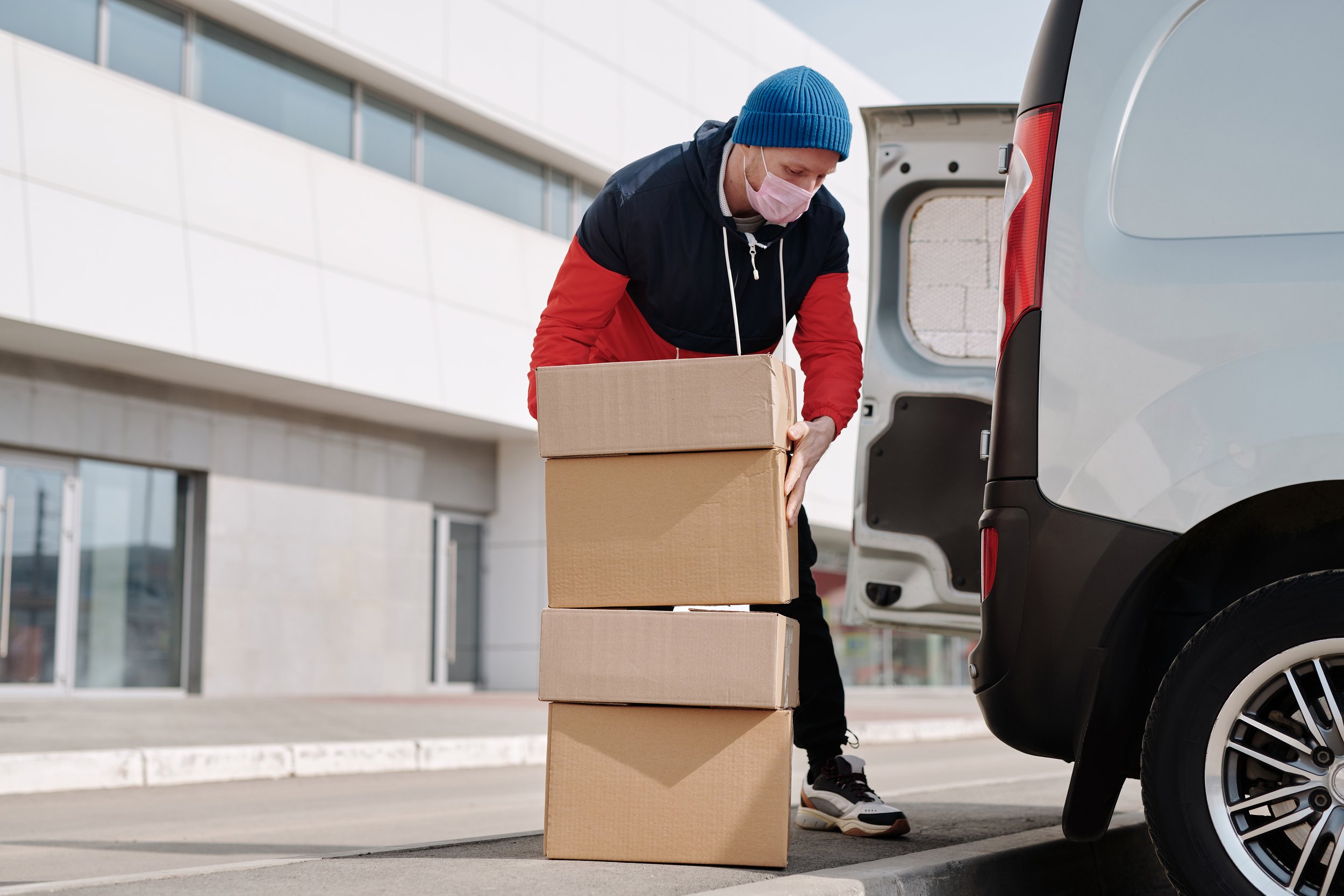 swftbox: The Fastest Delivery Courier Service in the GCC — swftbox