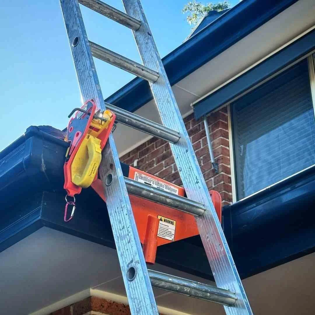 Top Ladder Safety Devices | Lock Jaw Ladder Grip Guide