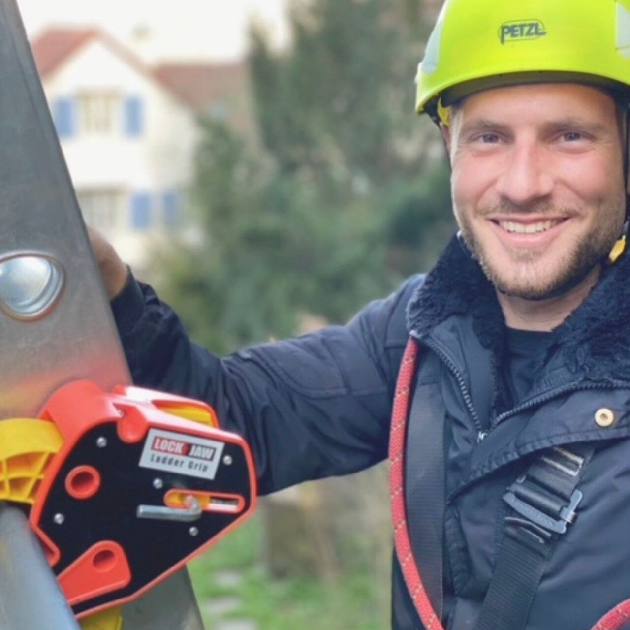 Review from @timsdaecher:

Here at Tim&rsquo;s D&auml;cher in Switzerland we love the lockjaw ladder grip. With a simple &ldquo;click&rdquo; our ladders are safely secured and we can work without the constant worry of our ladders falling over or gett