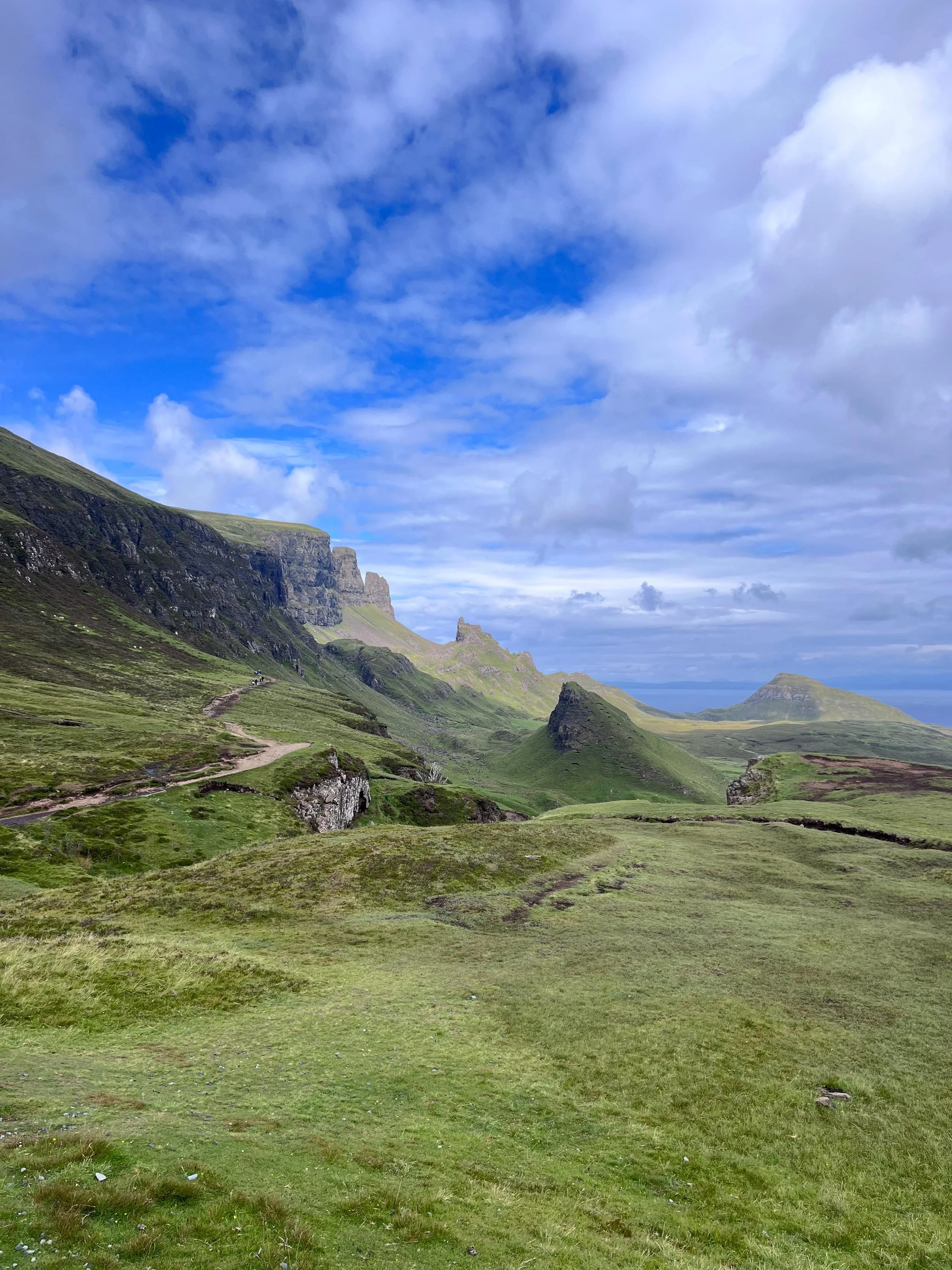 Walking the quiraing on the isle of skye-5.jpg