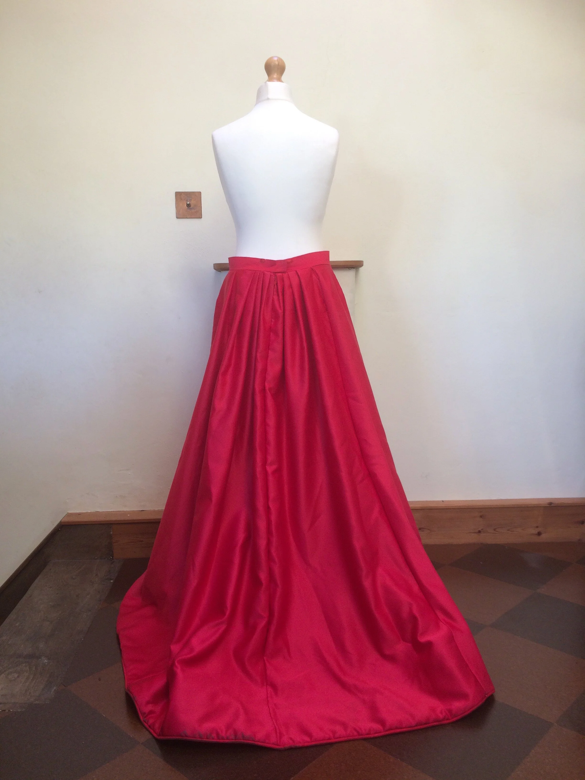 Skirt on dummy rear view