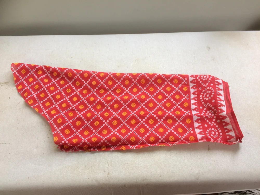 Sleeve showing border