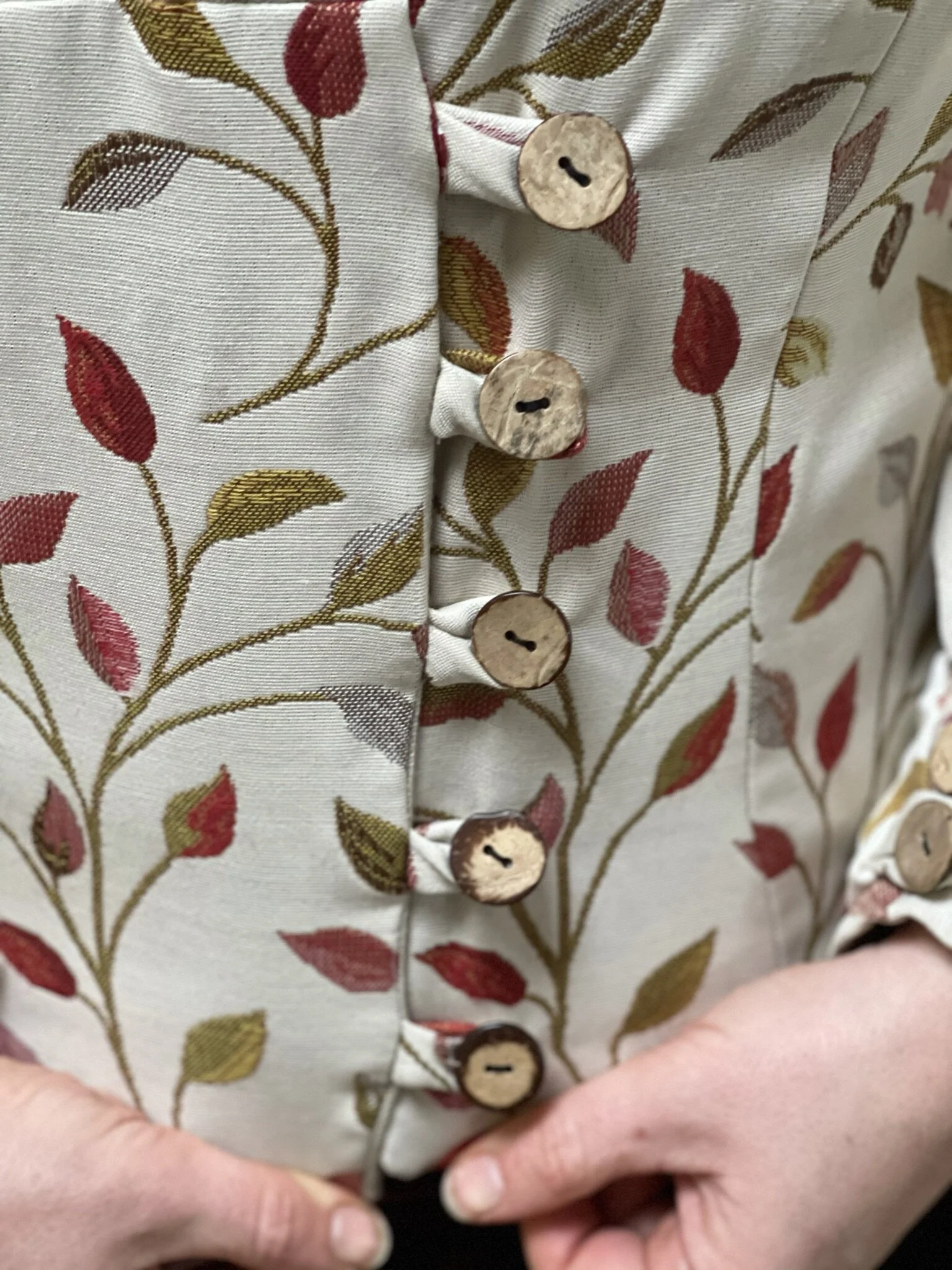 leaves button close up.jpeg