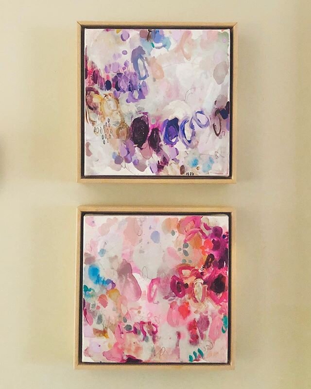 Beautiful entryway made even prettier with original artwork by @casey_matthews_artist .  #caseymatthewsfineart #carriecolemanfineart #originialart #entryway #abstractart #coastalart #coastalliving #norfolkva #smallworks #smallerpaintings #holdthespac