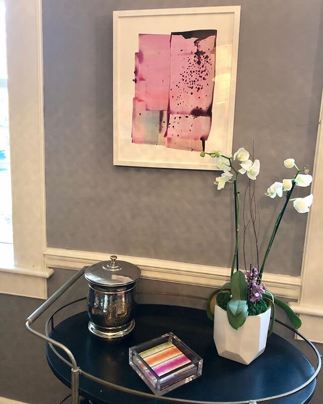 Smaller, framed yupo paintings available by @sarahirvinart #barcartstyle #pink #inkwashpainting #inkonyupo #yupopainting #colorhues #colorfade #squeegee #hiddenwords #hotpink #affordableart #artforsale #wallready #addart #artanddesign #artandinterior