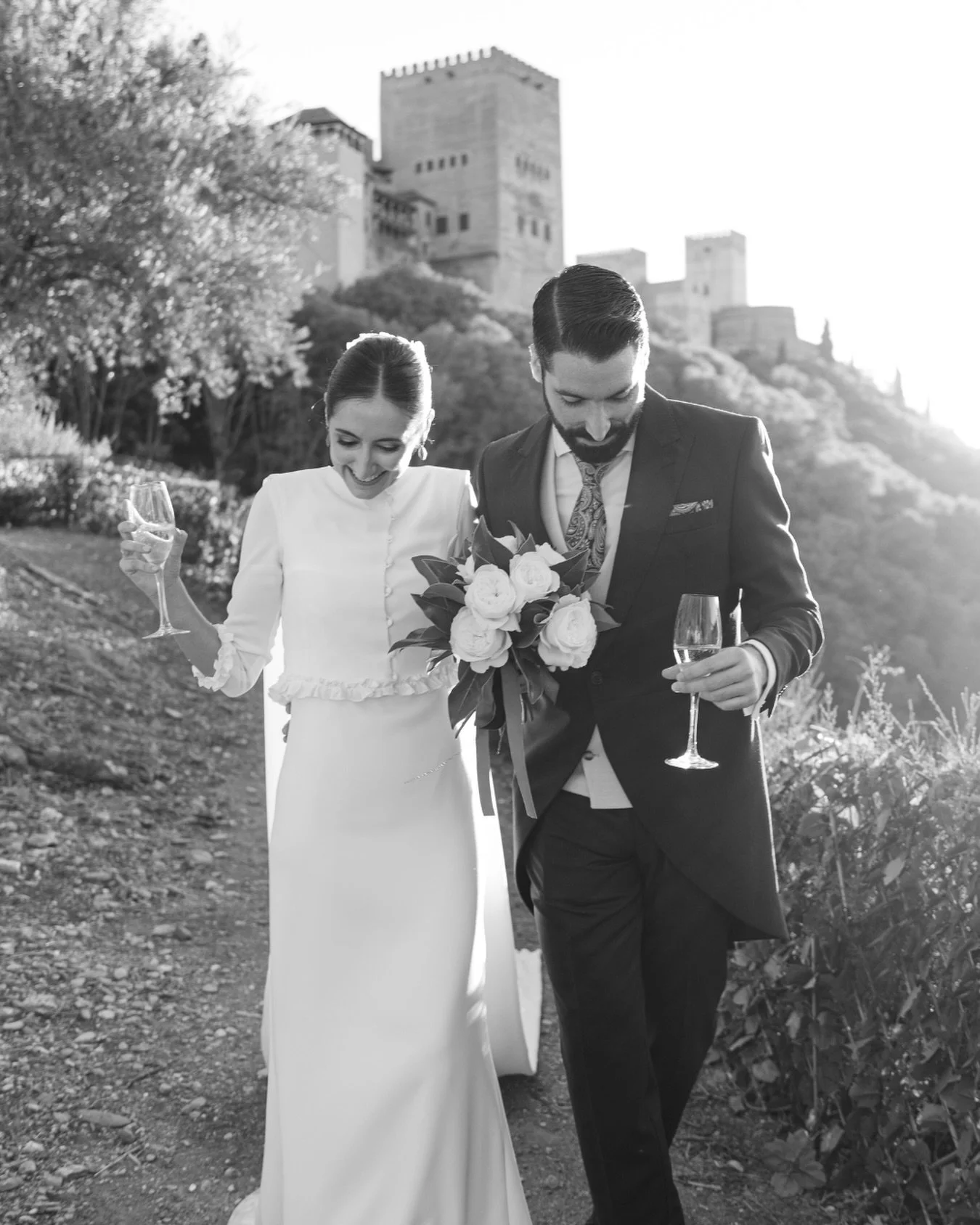 Mood para empezar el finde 🤍

@carmendeloschapiteles
@rafael.dodero
@laborraja
@albert.camur
@versatil_estilistas

#FotografoDeBodasEnGranada
#BodaEnGranada
#CarmenDeLosChapiteles
#WeddingInGranada
#DestinationWeddingSpain