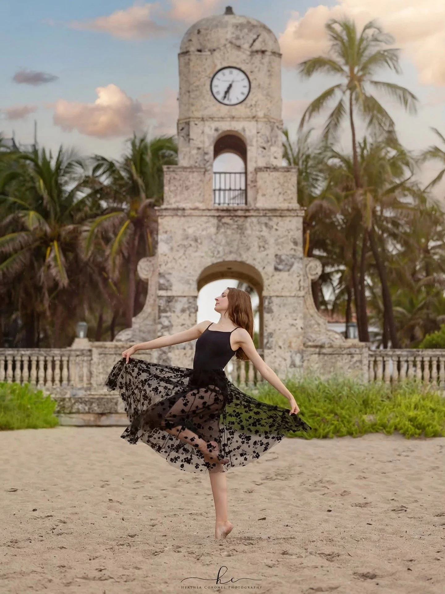 &bull;
It took us 4 tries to finally get to work with Parker on location for her Senior photos. So when we were met with a lil rain, we decided to danced in it.

wearing: @capezio

#dance #dancer #pointe #ballet #ballerina #dancephotography #portrait